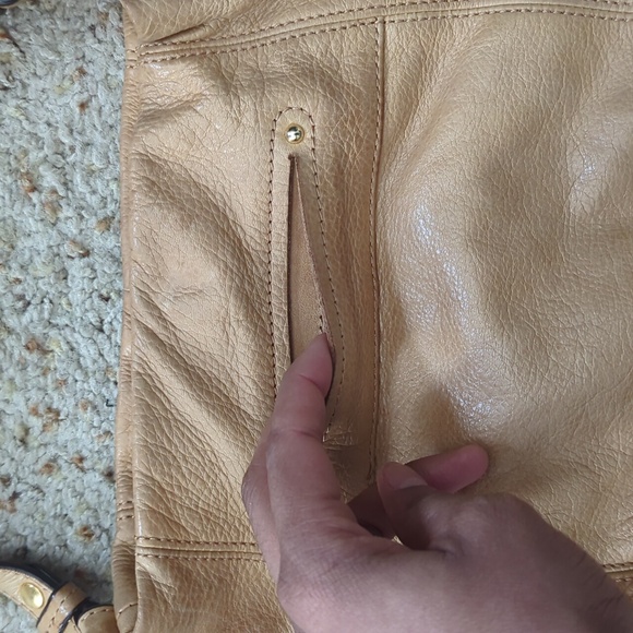 B MAKOWSKY camel tan leather crossbody hobo bag - Picture 4 of 4